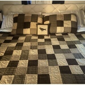 VHC Lasting impressions king size quilt regular size shams small pillow w/crow